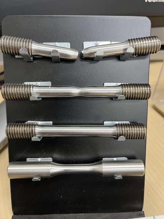 試験片の加工は、全国の小さな専業町工場が手掛けてきた。