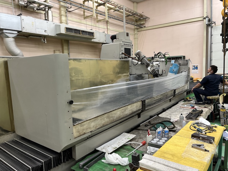 高精度な研磨のため工場内は室温を一定に保つ